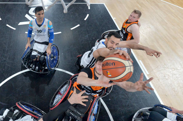 界颇有影响 界颇有影响