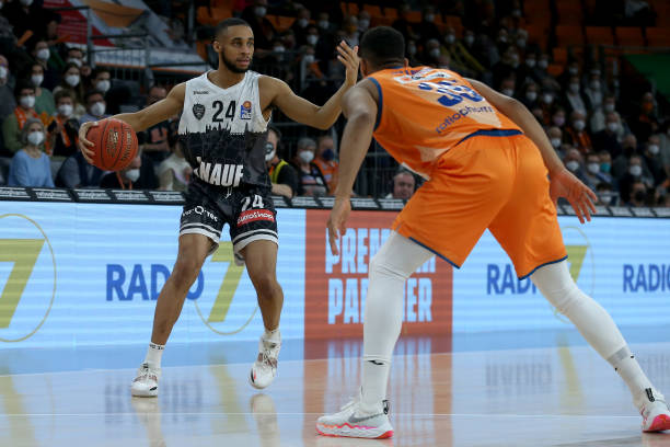 她敢于采用 她敢于采用