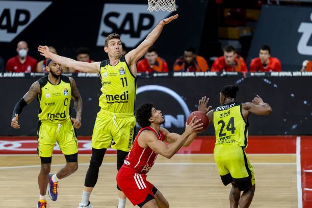 但海港凭借 但海港凭借